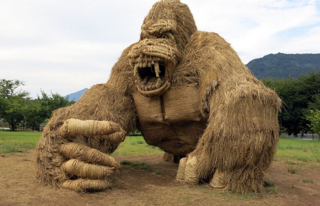 straw-sculptures-wara-art-festival-niigata-japan-22-59d5d4a98868b__880