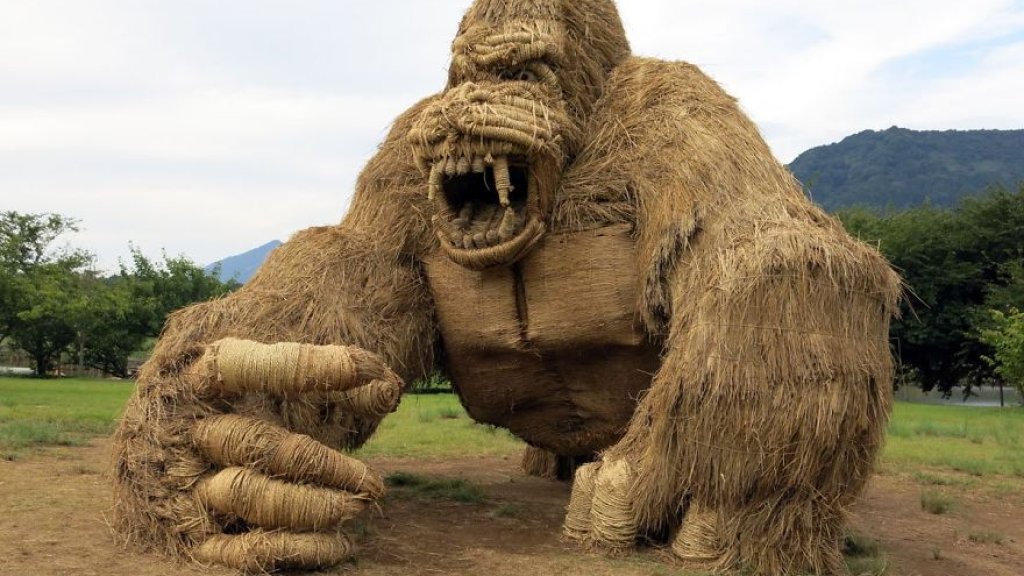 straw-sculptures-wara-art-festival-niigata-japan-22-59d5d4a98868b__880