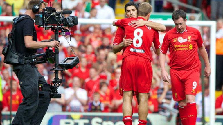 Натежал, но все така засипан от народната любов, Роби игра в бенефиса на Стивън Джерард преди месец и половина.