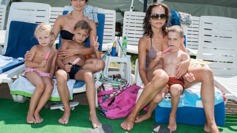 За Преслава и Таня Пашинкови е важно на кой басейн децата им се чувстват най-добре. Затова предпочитат „Диана“