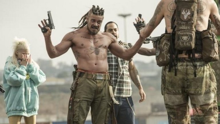 Холивуд е завладян от негативна визия за утрешния ден: лоша храна, кофти транспорт и стайлинг, наподобяващ Алис Купър (Снимка: Чапи)