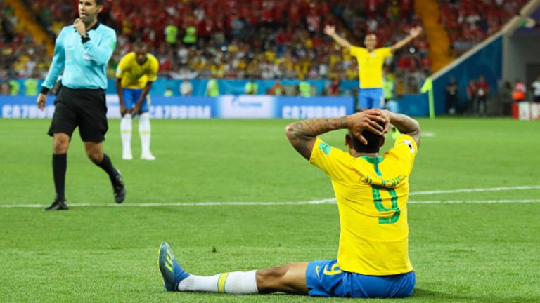 Бразилците не бяха доволни от съдията на мача срещу Швейцария, не стана ясно и защо ВАР не коригира грешките му