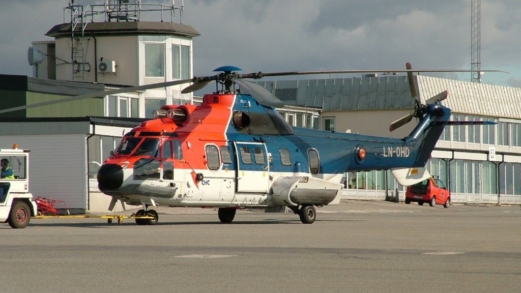 Eurocopter_AS-332_L_Super_Puma_CHC_Helicopters_LN-OHD,_BGO_Bergen_(Flesland),_Norway_PP1089976171