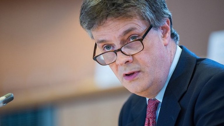 Заместник-председателят на ЕК Валдис Домбровскис ще поеме ресора на британеца