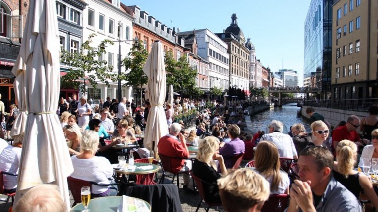 Холандската столица от години се бори с милионите туристи