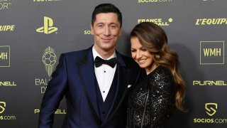 Роберт Левандовски със съпругата си Анна на церемонията по връчването на "Златната топка"