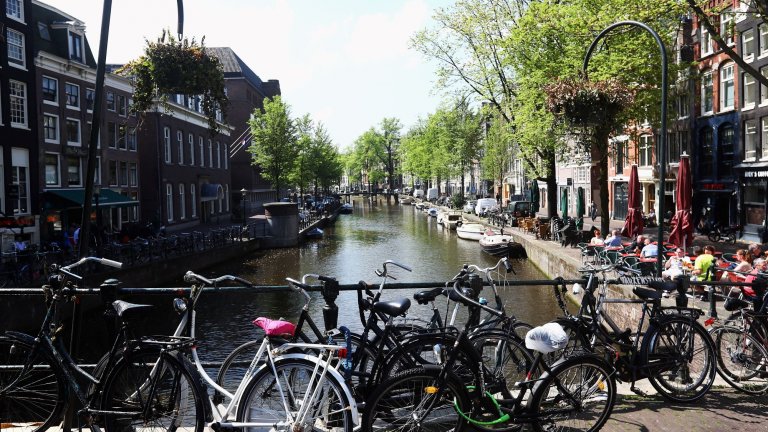 Нидерландия се превръща в наркодържава и според кмета на Амстердам решението е в регулацията