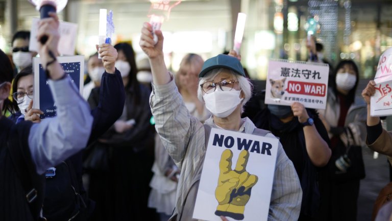 Пацифитската по конституция Япония набляга все повече на отбраната