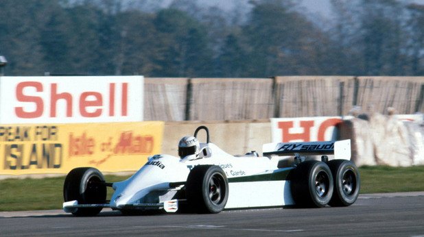 Williams FW07D от 1981 година
Няколко отбора, сред които Ferrari и Williams търсят повече сцепление на задницата, но нито един от тези шестколесни болиди не стига до участие в състезание. Накрая ФИА забранява колите с повече от четири колела.