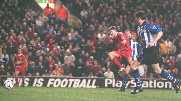 5 декември 1999 г., Джерард стреля мощно и вкарва на Шефийлд Уензди първия си гол във Висшата лига.