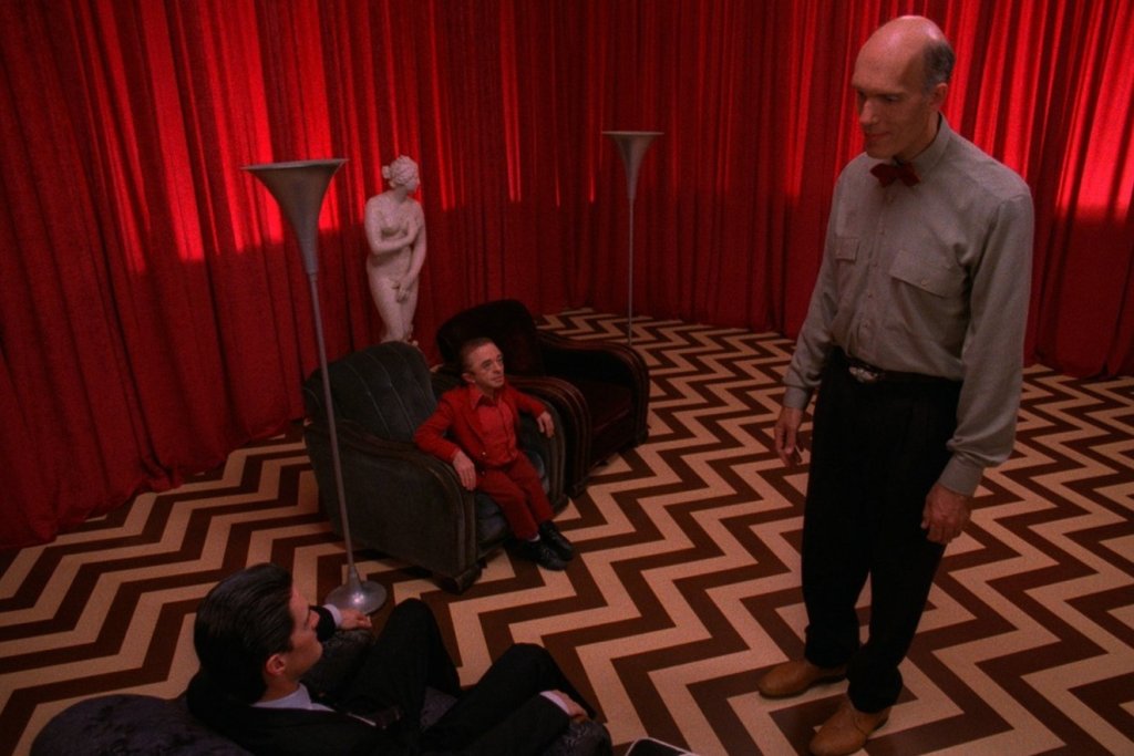 \"Twin Peaks\" 
През 1990 година Линч направи нещо като нищо до тогава. И както всичко смело и успешно, продължението никога не достигна дебюта. 