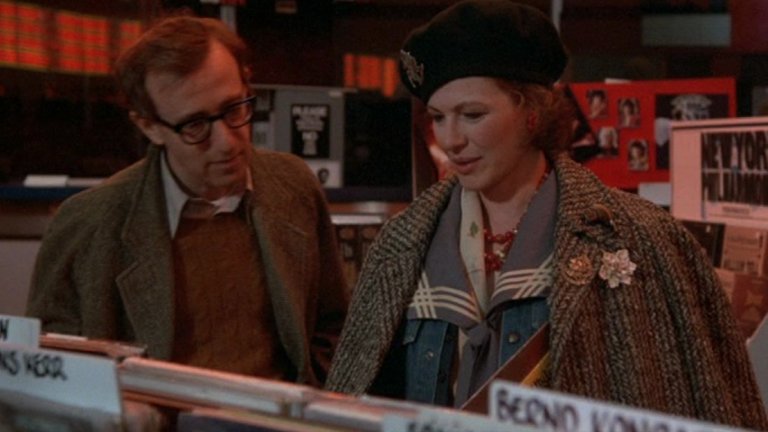 "Хана и нейните сестри" (Hannah and Her Sisters, 1986 г.) 
Освен, че носи сериозни приходи на Уди Алън, филмът получава и седем номинации за Оскар. Печели три от тях – за най-добър оригинален сценарий, за най-добра поддържаща актриса за Даян Уийст и за най-добър поддържащ актьор, която взима Майкъл Кейн.