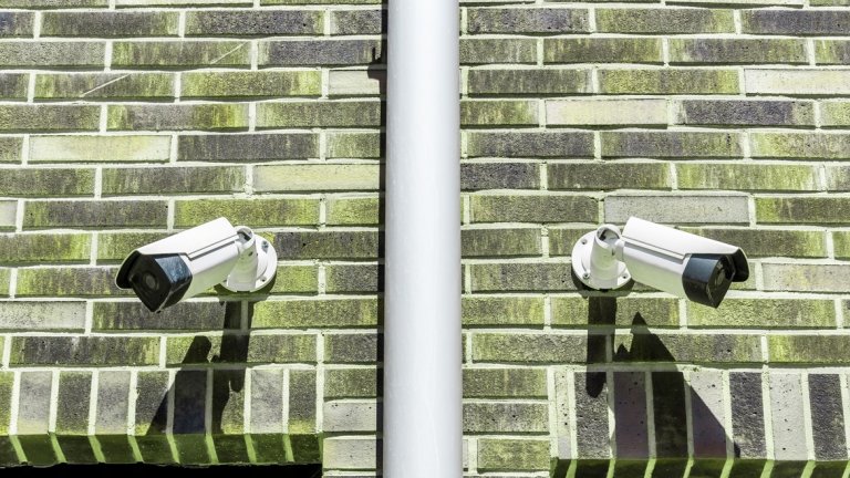 Над 5000 души доброволстваха за един от експериментите за наблюдение и разпознаване, проведен на карнавал в града т.г. Проблем обаче се оказа идеята за биометрични портали в една от местните гимназии.