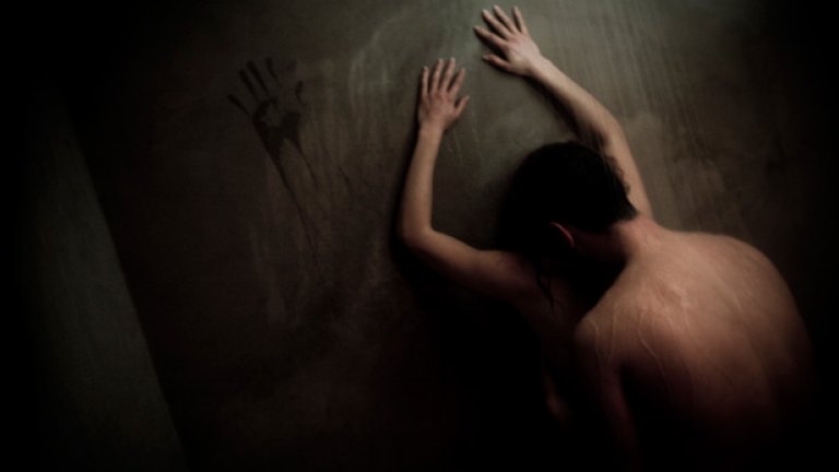 За голите ти снимки в Интернет