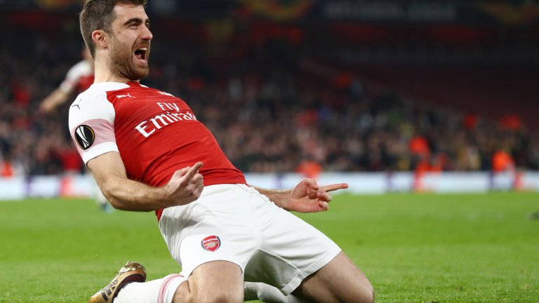 Арсенал победи с един автогол и две попадения от защитниците Сократис и Мустафи