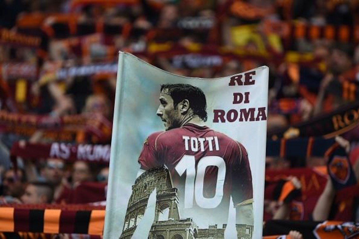 Франческо Тоти
Легендата на Рома е в клуба от 1993 г., а след 25 сезона с "вълците" в края на тази кампания ще слезе от трона. Рома има богата история и десетки легенди, но едва ли някога ще притежава друг като Франческо.