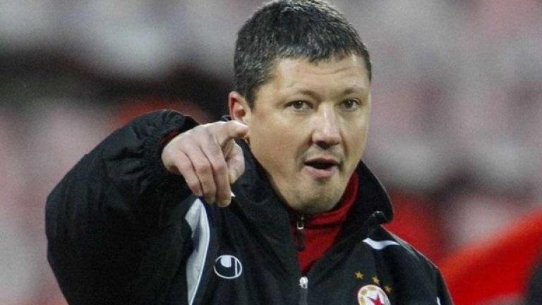 Любо Пенев има пет мача до края на сезона, в които да стабилизира ЦСКА.