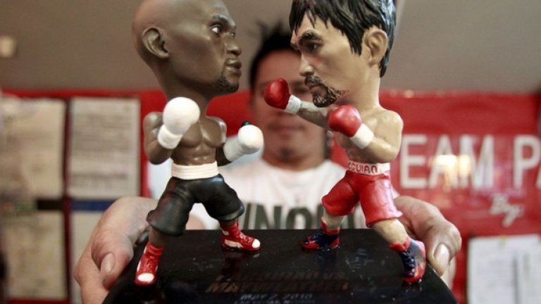 Светът полудя по мача. Фигурките на двамата се продават из магазините, но само извън Щатите, където законите за неофициални атрибути са много строги.