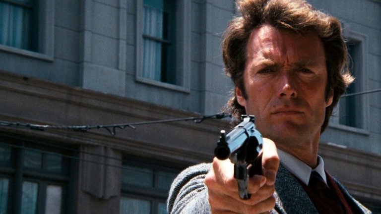 Smith & Wesson .44 Magnum - Dirty Harry/"Мръсния Хари"
Прекрасен пистолет за всички онези, които се чувстват късметлии. И до днес това е може би най-известният револвер в киното. Той се продава от 1955-а до днес, но голямата му популярност идва след 1971 г. и култовата роля на Клинт Истууд като детектив Хари Калахан – Мръсният Хари. След филма става особено трудно да си намериш .44 Magnum, тъй като пистолетът се разпродава от магазините за оръжия със скоростта на светлината. Всеки иска поне малко да бъде като Мръсния Хари...
