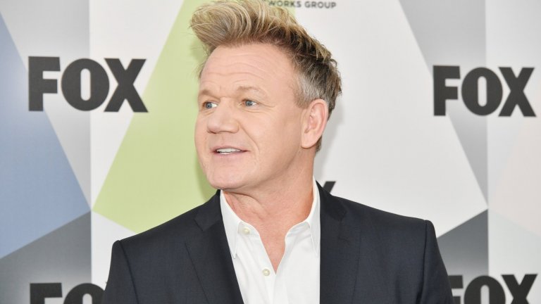 Гордън Рамзи всъщност е доста мил Тъй като през годините Гордън Рамзи добива слава на нетърпелив и избухлив човек, който не се притеснява да крещи и обижда хората в лицата, да бъде определен като мил ще звучи меко казано странно. Но това се променя, когато взима участие в кулинарно шоу за деца като част от журито.
С отношението си към децата в него Рамзи показва друга своя същност – мила и възпитателна, далеч от имиджа му на грубиянин. И ако някой преди това се е съмнявал, от това негово поведение се вижда, че сърцето му определено е на мястото си.