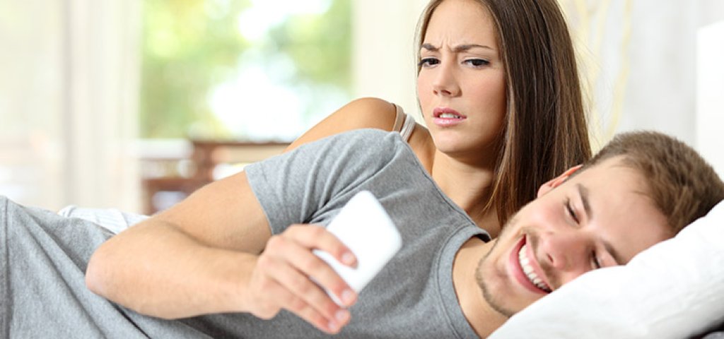 Signs-Your-Husband-Is-Having-An-Affair