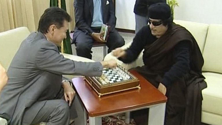 През 2011 г. Кирсан изигра партия шах с Муамар Кадафи в Триполи в разгара на либийската гражданска война. 