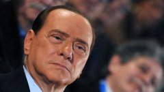 Кризата удари тежко Берлускони