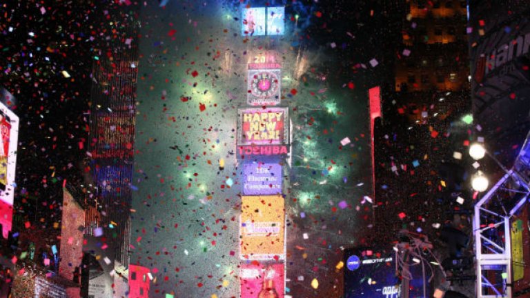 Годината започна с Макълмор и Майли Сайръс