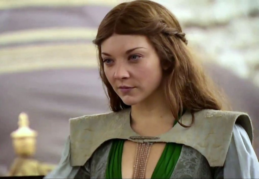 Натали Дормър
Натали е второто най-сексапилно момиче от Game of Thrones и даже не толкова там, колкото в сериала Elementary, където играе цели две роли – на съблазнителната Айрийн Адлър и на злодея Мориарти.
