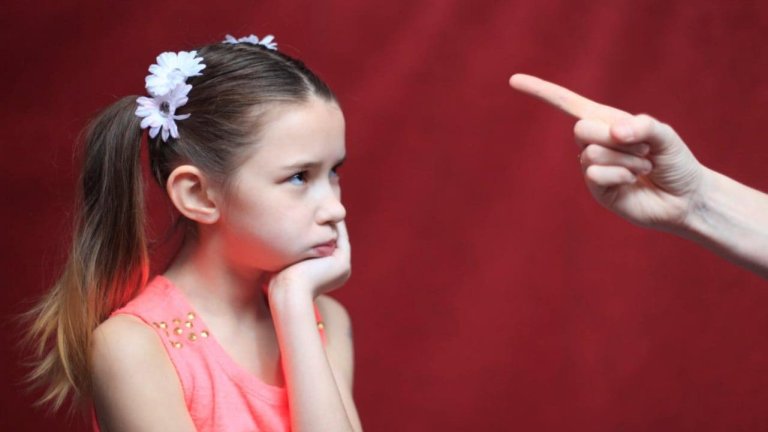 сърдито момиче, дете