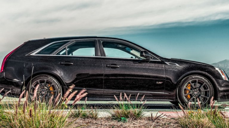 Cadillac CTS-V Wagon
Комбито на Cadillac е брутално. Изглежда добре и може да срита задниците на конкуренцията. В същото време нито за момент дизайнът му не крие, че става въпрос за практично комби.