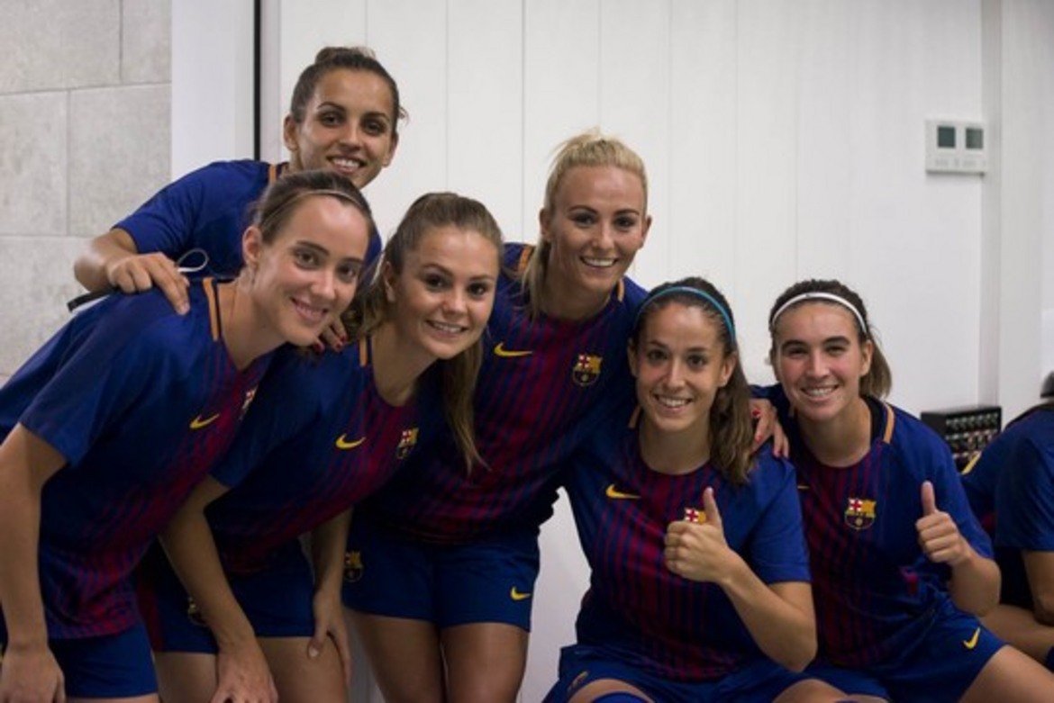 Женският отбор на Барса оглавява класирането заради по-добрата си голова разлика от Атлетико Мадрид след 6 победи от 6 мача.
