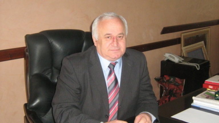 През юни кметът на Ботевград Георги Георгиев бе доведен от полиция принудително в Софийската окръжна прокуратура