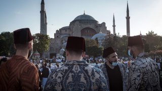 Защо Ердоган толкова настоява да превърне храма отново в действаща джамия