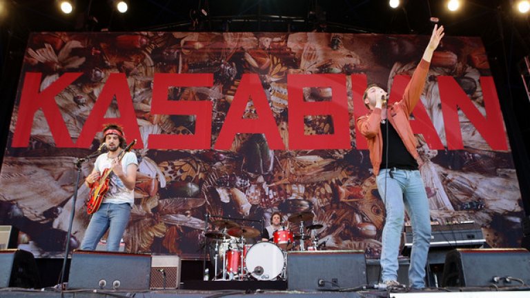  Създадени през 1997 година, Kasabian минават през няколко трансформации, за да достигнат състава, който познаваме днес