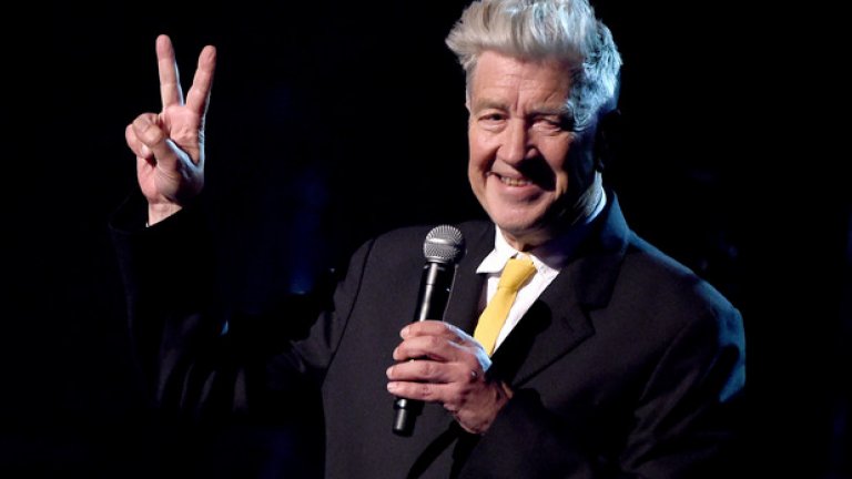 7. Дейвид Линч
Още един "странен" режисьор, който със сигурност не е за всеки вкус. Не и за този на Академията, макар три пъти да е номиниран за най-добър режисьор. Сюрреалистичните му произведения са повлияли много на поп-културата и се нареждат в не една класация за най-побъркващи филми, но той все пак остава творец с по-ограничена аудитория. Въпреки това филмите му се отличават с различния подход, обсебваща мистерия и странните си персонажи. Но това, изглежда, не е достатъчно за златната статуетка.
Популярни филми: "Мълхоланд драйв", "Синьо кадифе", "Човекът слон"