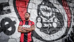 Локомотив София привлече бивш футболист на Ливърпул