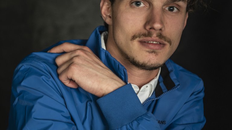 Севар Иванов е необичаен актьор, а един разговор с него ще ви докаже, че артистите са преди всичко хора, които оставени на кръстопът, също биха поели по непознати пътища и започнали отначало.