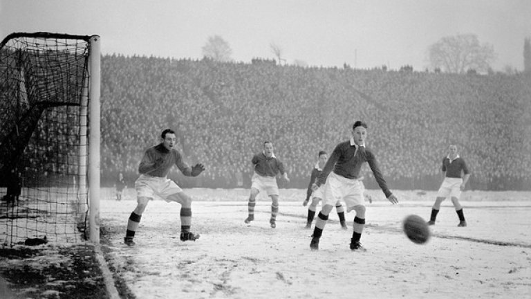 През далечната 1947 г. Челси спечели с 3:2 като гост на Чарлтън в лондонско дерби, температурите бяха далеч под нулата, снегът - дълбок, а трибуните - изпълнени с над 40 000 фенове.