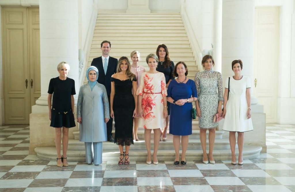 Queen_Mathilde_with_NATO_spouses_2017