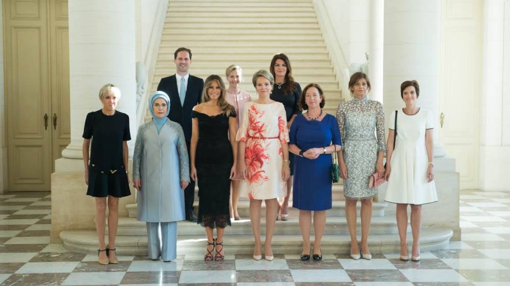 Queen_Mathilde_with_NATO_spouses_2017