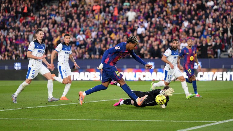 Барселона посрещна 126-ия си рожден ден с победа над Алавес