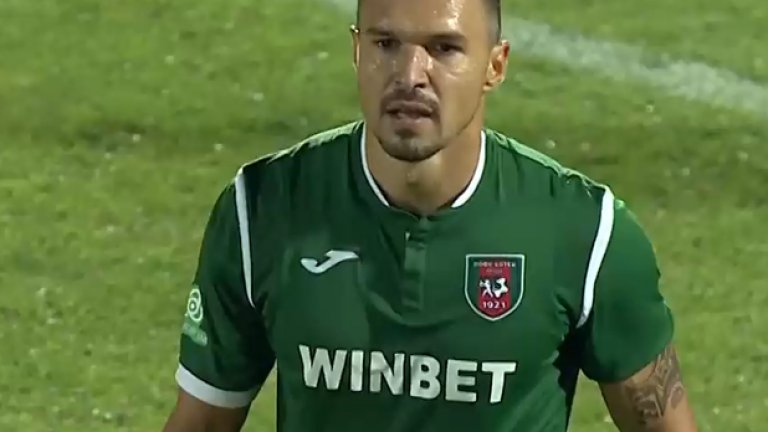 Божинов изигра доста злополучен мач срещу ЦСКА, а "червените" постигнаха сравнително лека победа