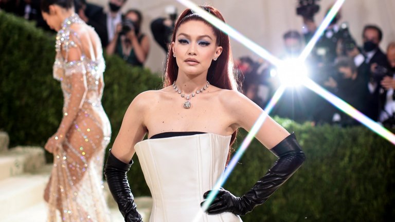 Джиджи ХадидМоделът също заложи на ретро чар, в този случай - от Prada.