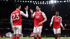 Арсенал продължава по план към голямата цел