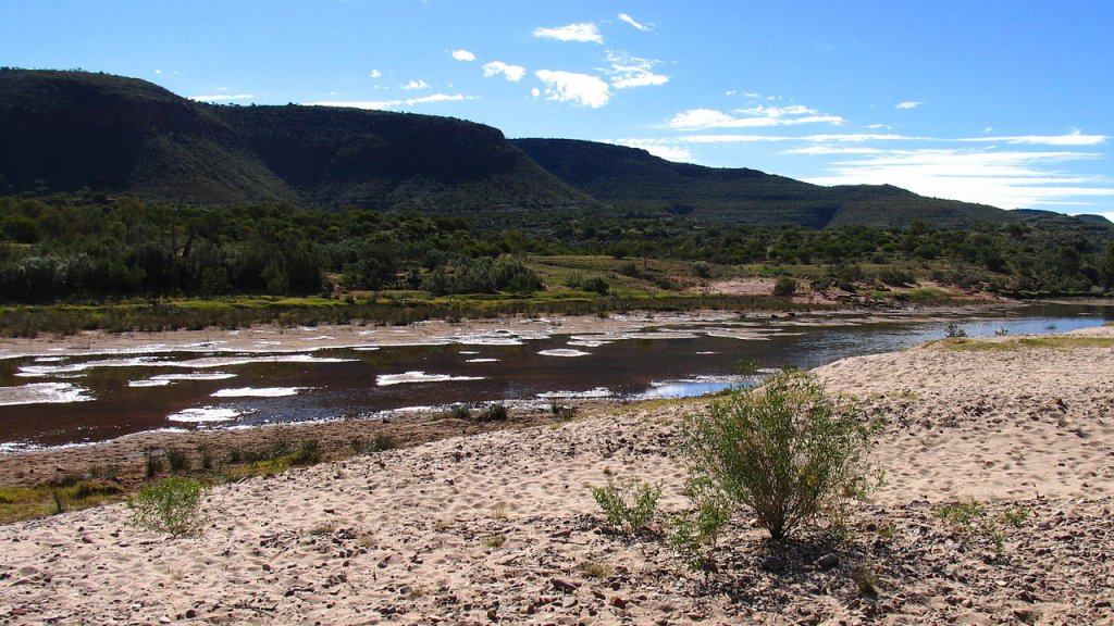 1280px-Finke_River