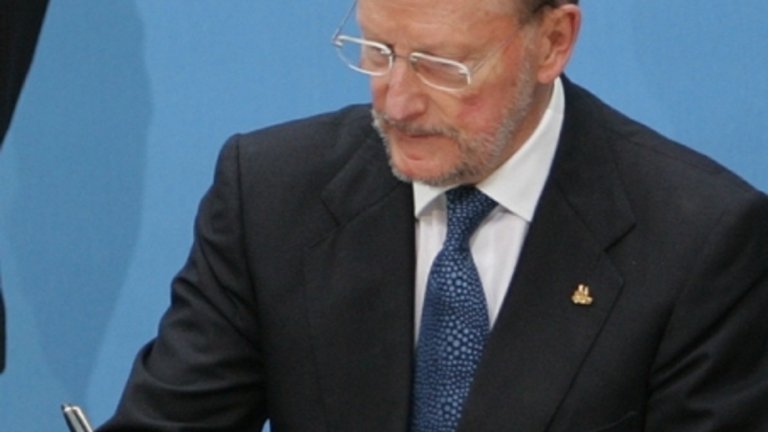 При подписването на договора за присъединяване към ЕС - Люксембург 2005 година.