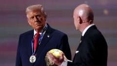 Погнаха Инфантино заради наградата на Тръмп