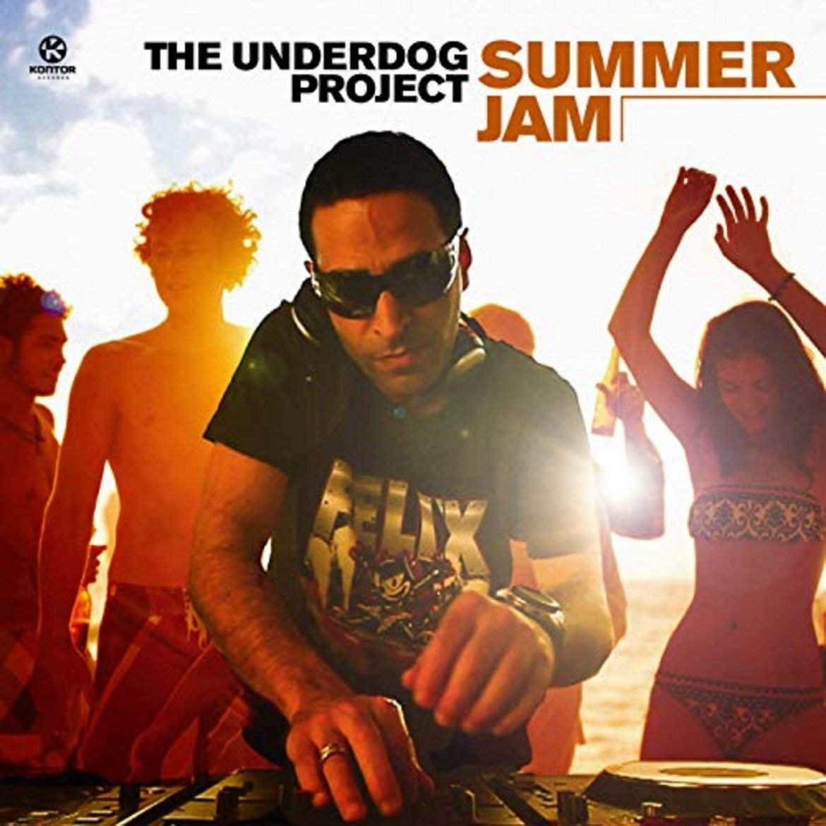 The Underdog Project - Summer Jam
Има ли по типичен летен хит за този момент от човешката история? В Summer Jam ги има всички тези усещания от евроденс до това, което впоследствие ще се превърне в поп-хаус. А също така има бял пясък, синьо море и красиви хора по бански. Идеален спомен за лятото, особено в началото на януари.