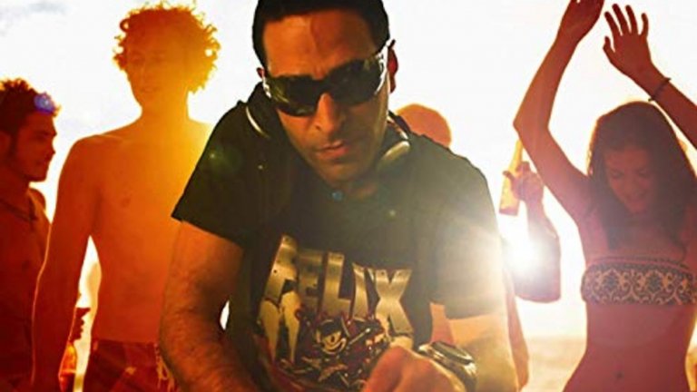 The Underdog Project - Summer Jam
Има ли по типичен летен хит за този момент от човешката история? В Summer Jam ги има всички тези усещания от евроденс до това, което впоследствие ще се превърне в поп-хаус. А също така има бял пясък, синьо море и красиви хора по бански. Идеален спомен за лятото, особено в началото на януари.